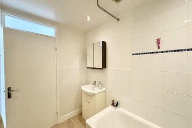 2 bed house, White Furrows, Netherfield, Nottingham, NG123LE - Image 11